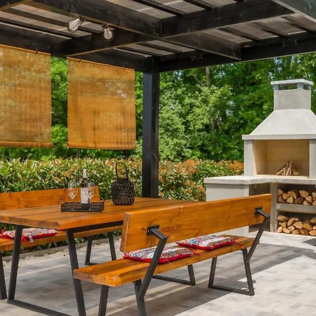 Pepa Butori Prázdninový dům *